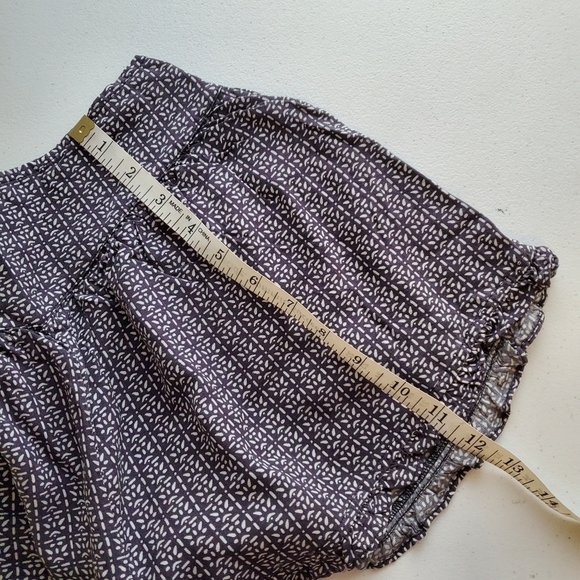 AMERICAN Eagle XS Pull on Shorts Black & white print‎ Ruffled trim - Picture 6 of 9